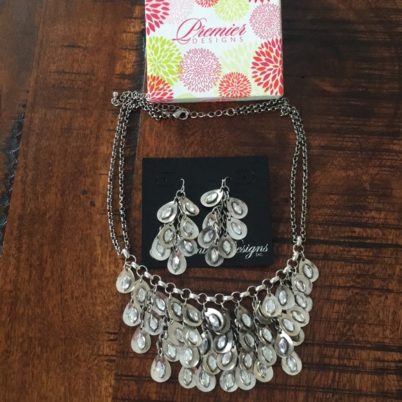 Dangle Earrings- Pierced ears - Picture 3 of 3